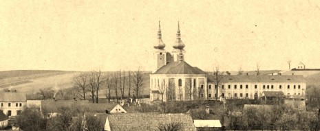 1912-07-31-pohlednice-zasova--pohled-z-pohore--kostel--klaster--zapujceno-ze-skanzenu--a31638---465x191-.jpg